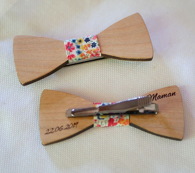 Barrettes nœud papillon en bois personnalisées avec tissu fleuri.