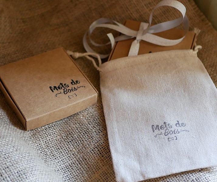 Coffret cadeau pour boutons de manchette en bois artisanaux.