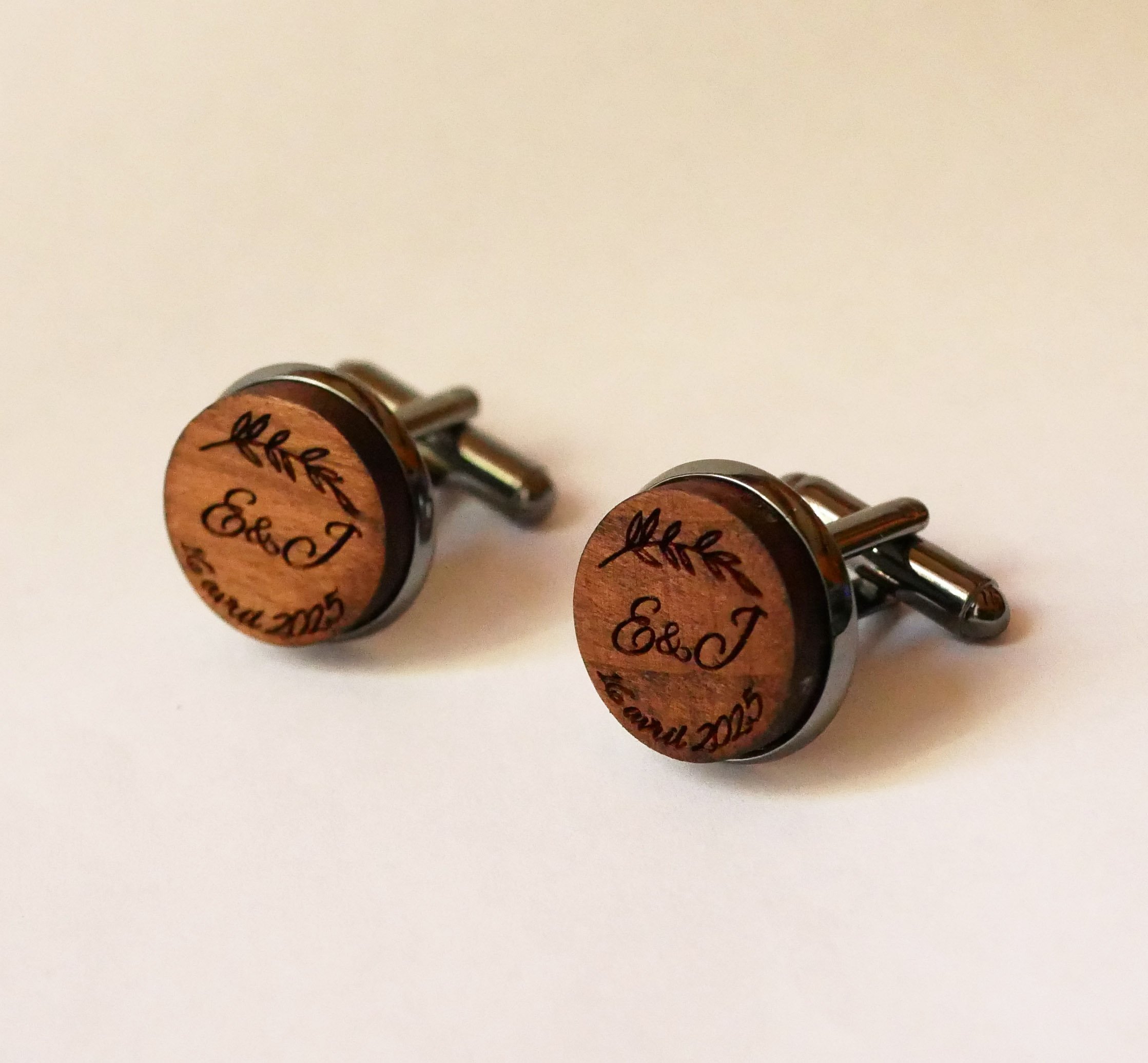 Gemelli in legno in acciaio scuro 16 mm personalizzabili