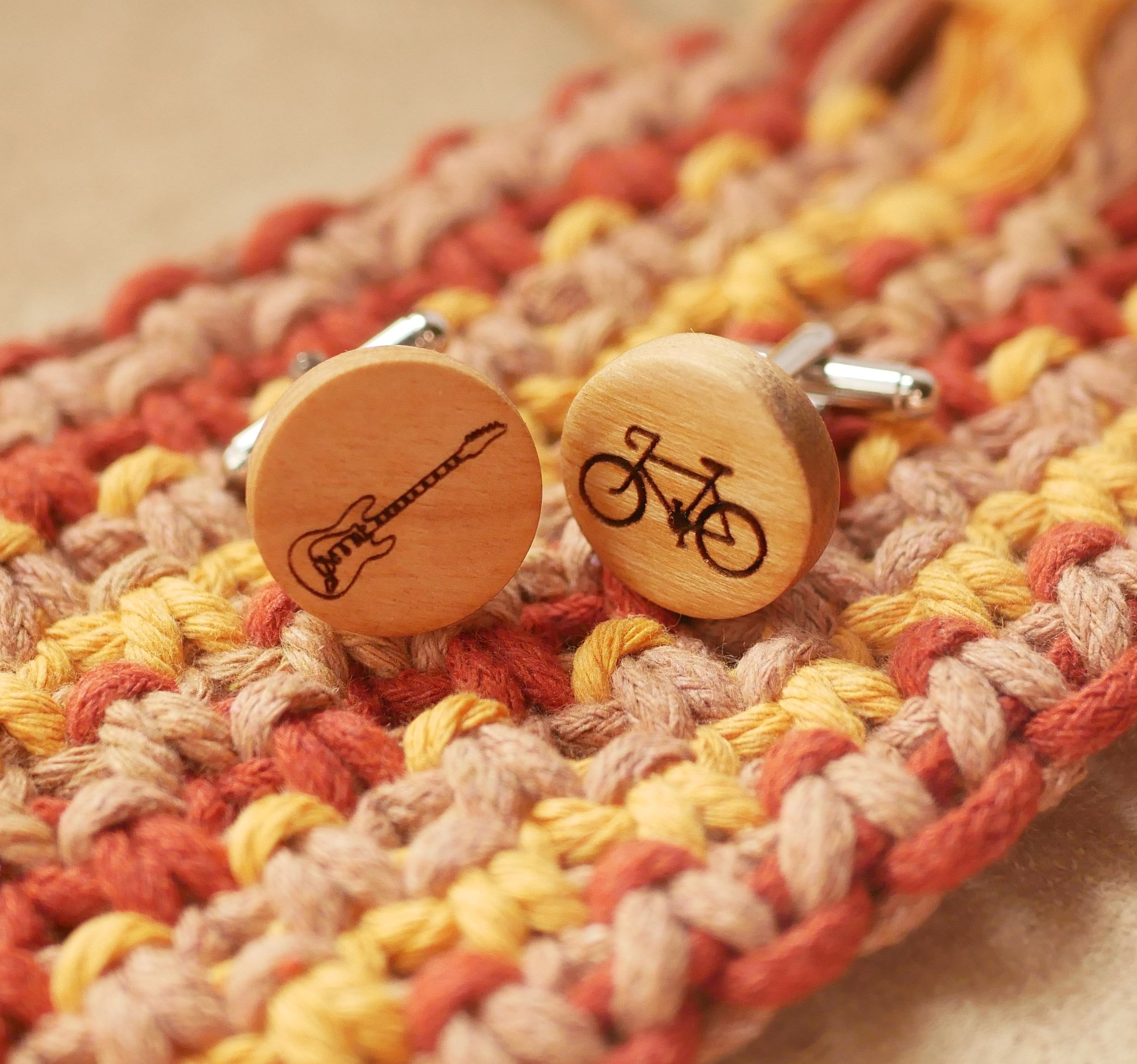 Gemelli in legno di ciliegio con incisione dei vostri disegni