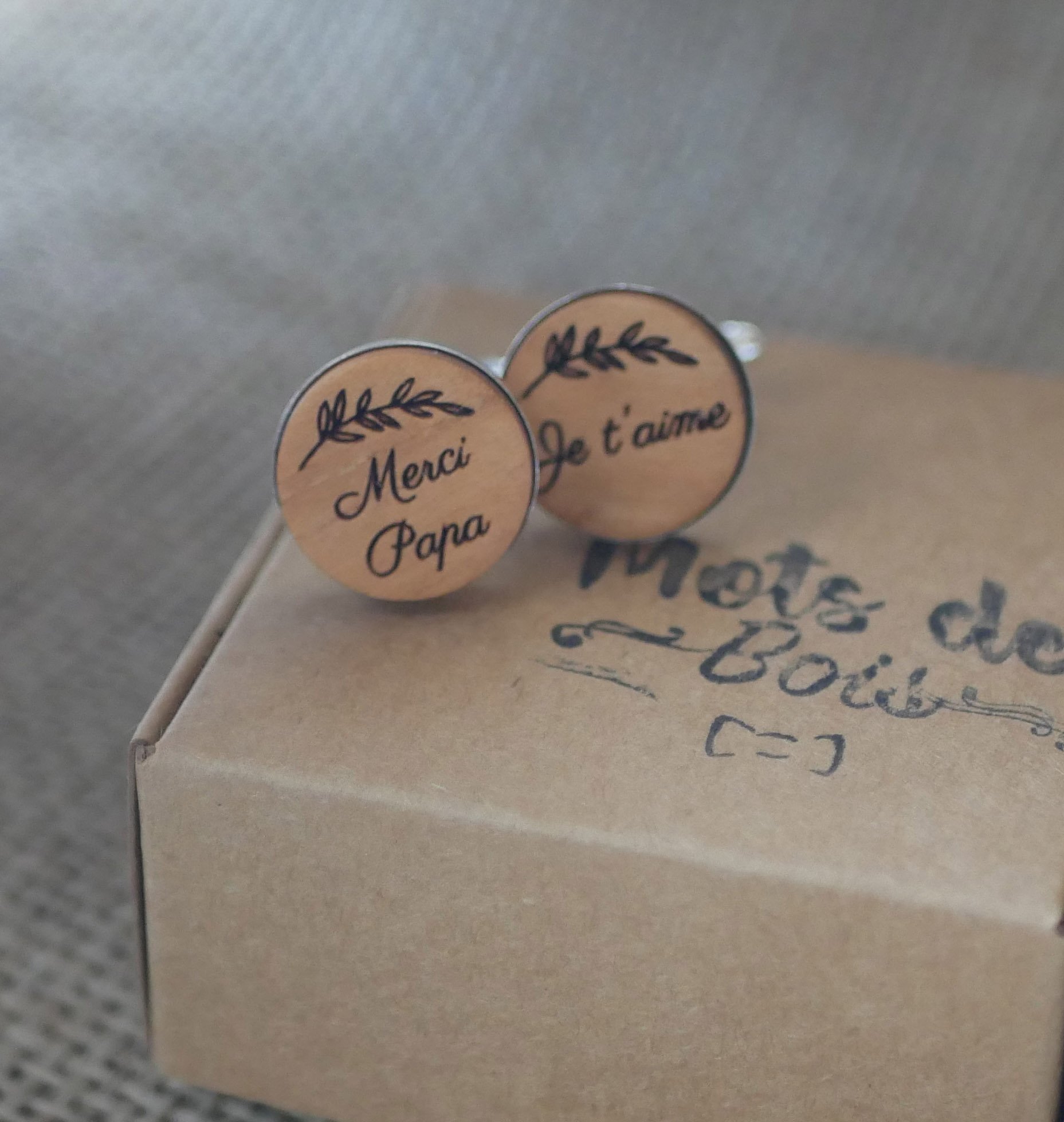 Gemelli da polso in argento platinico 16 mm in legno inciso 