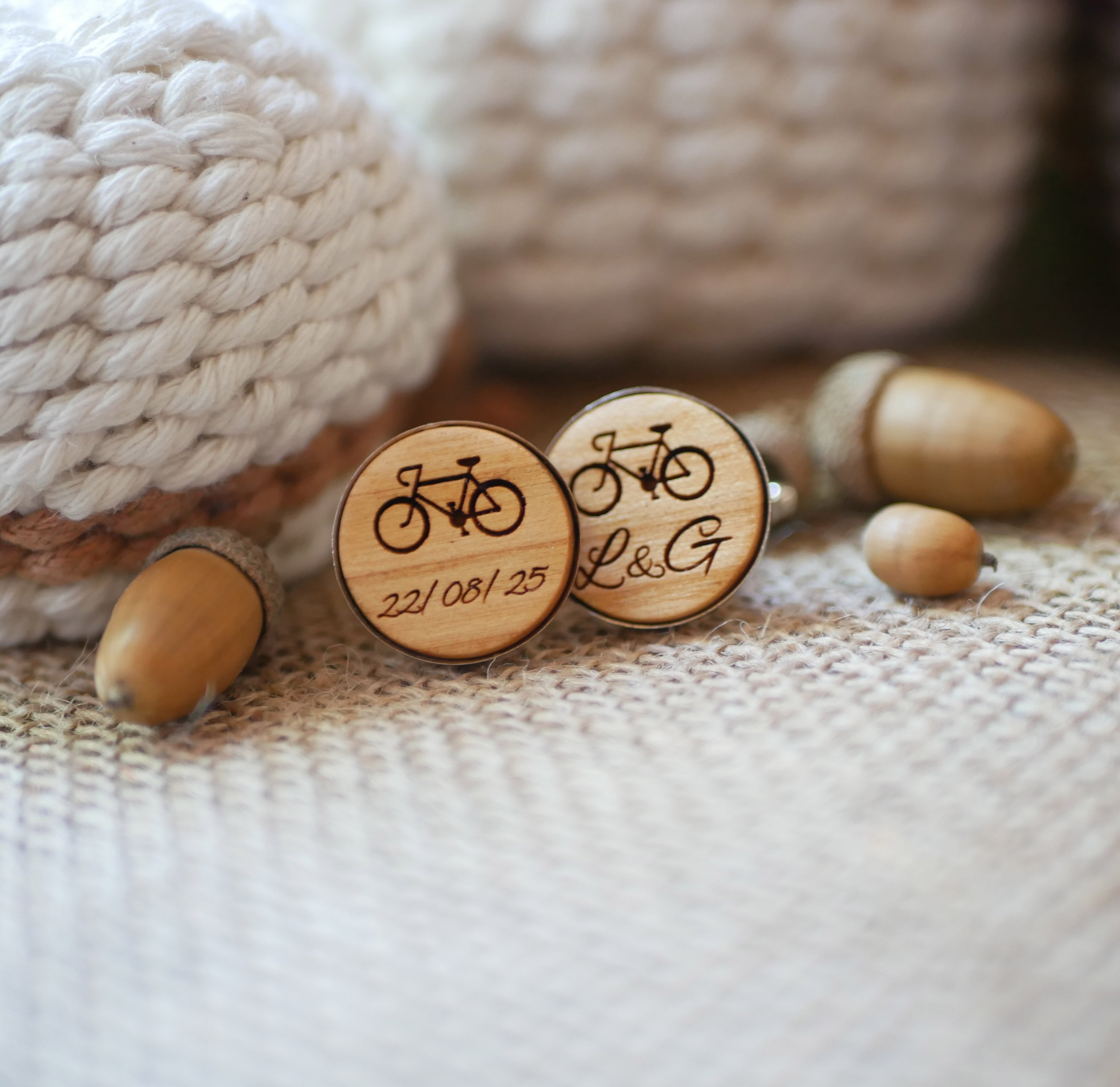 Gemelli da polso in argento platinico 16 mm in legno inciso 