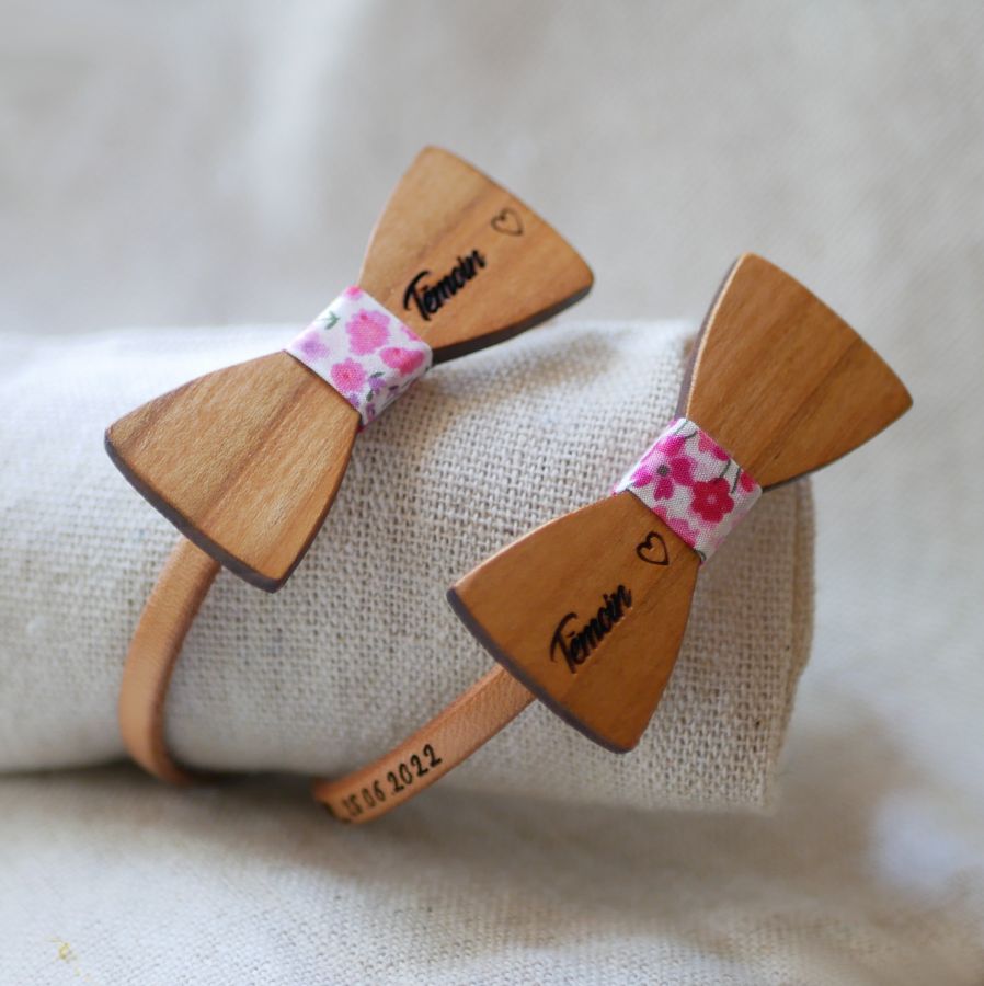 Bracciale in pelle con papillon in legno in miniatura, personalizzabile