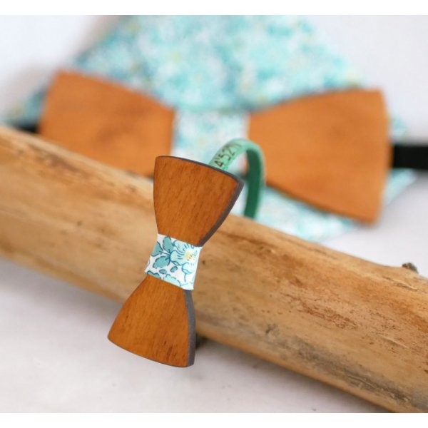 Bracciale in pelle con papillon in legno in miniatura, personalizzabile