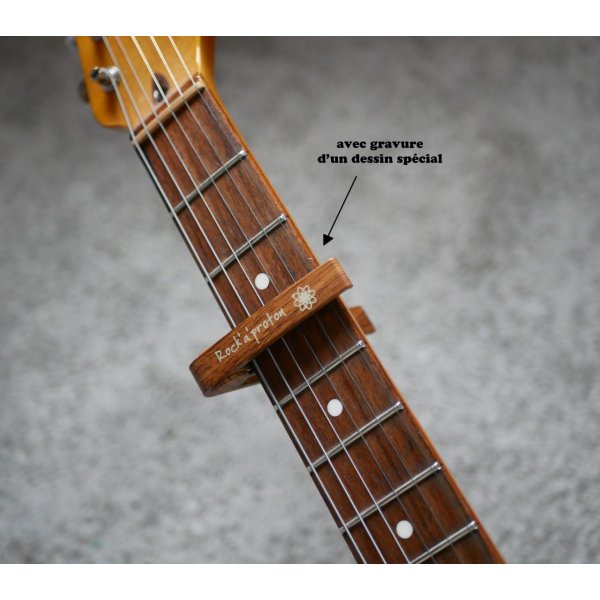 Capotasto per chitarra in alluminio con incisione in oro da personalizzare