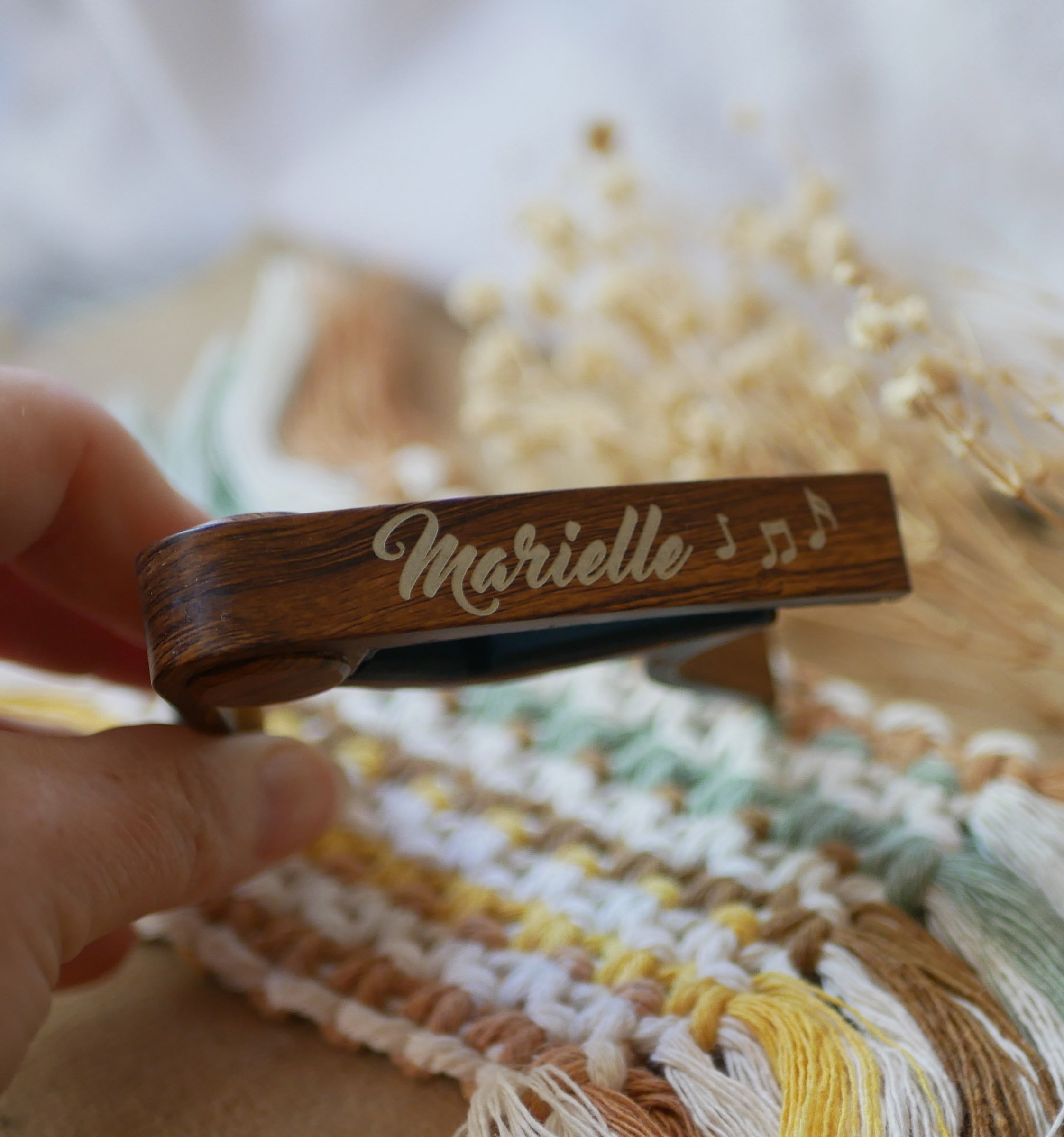 Capotasto per chitarra in alluminio con incisione in oro da personalizzare