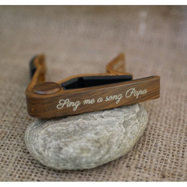 Capotasto per chitarra in alluminio con incisione in oro da personalizzare