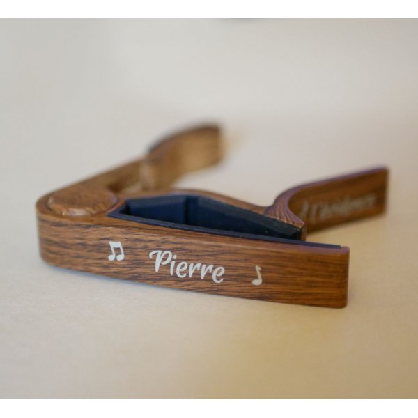 Capotasto per chitarra in alluminio con incisione in oro da personalizzare