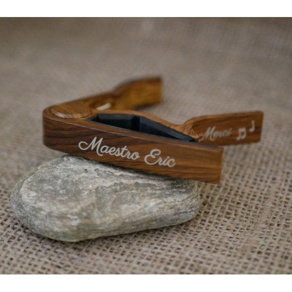 Capotasto per chitarra in alluminio con incisione in oro da personalizzare