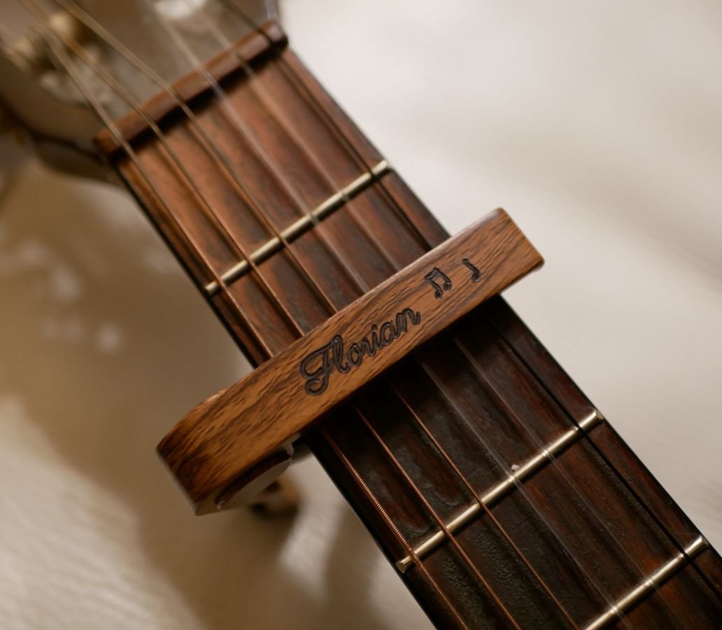 Cappuccio per chitarra in alluminio inciso da personalizzare