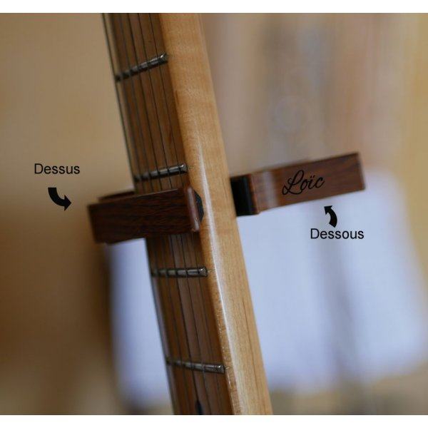 Capotasto per chitarra in alluminio con incisione in oro da personalizzare