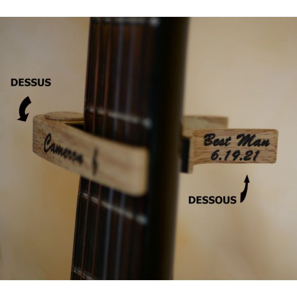 Capodastre personnalis&eacute; en aluminium clair grav&eacute; accessoire guitare 