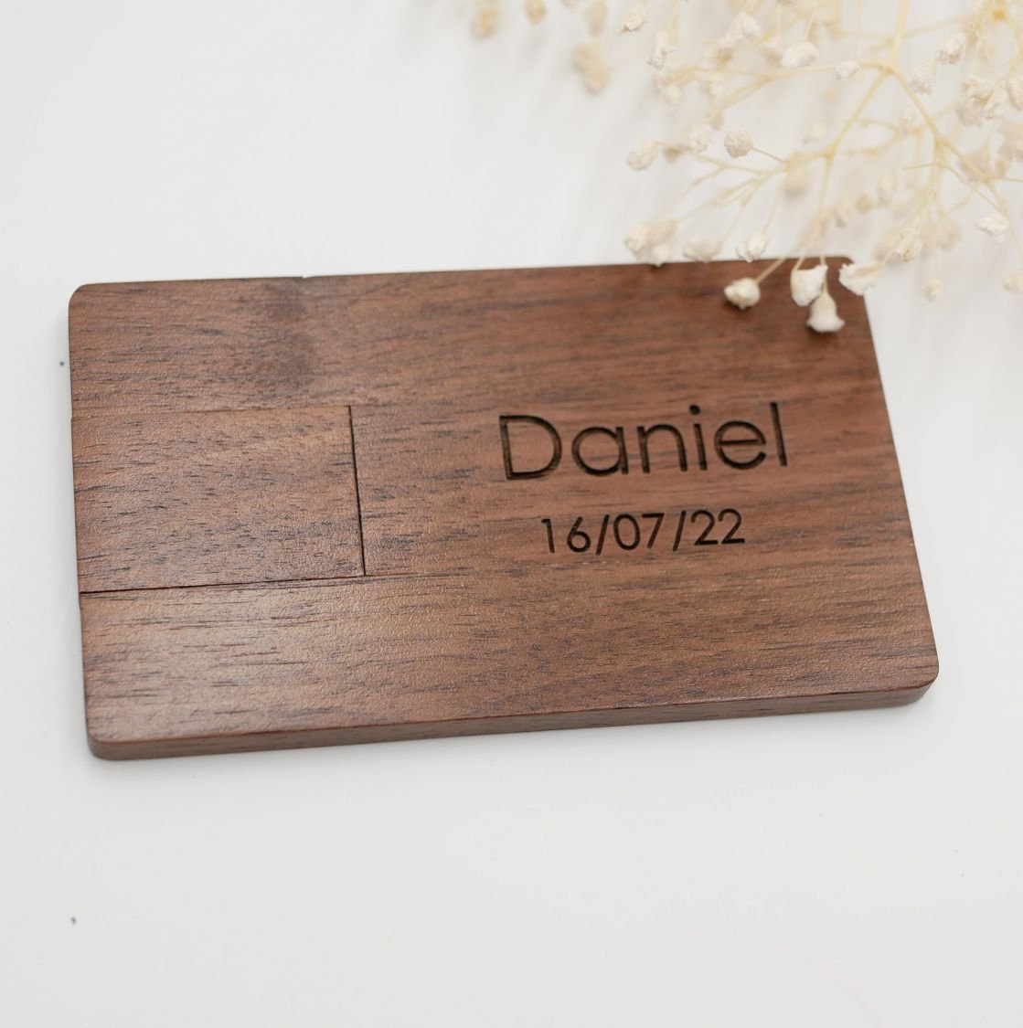 Scheda in legno di noce con chiave USB da 32 GB da personalizzare con incisione