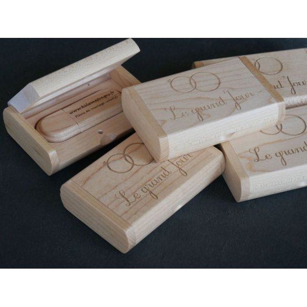 Chiavetta USB incisa da 32 GB 2.0 con custodia in legno d'acero