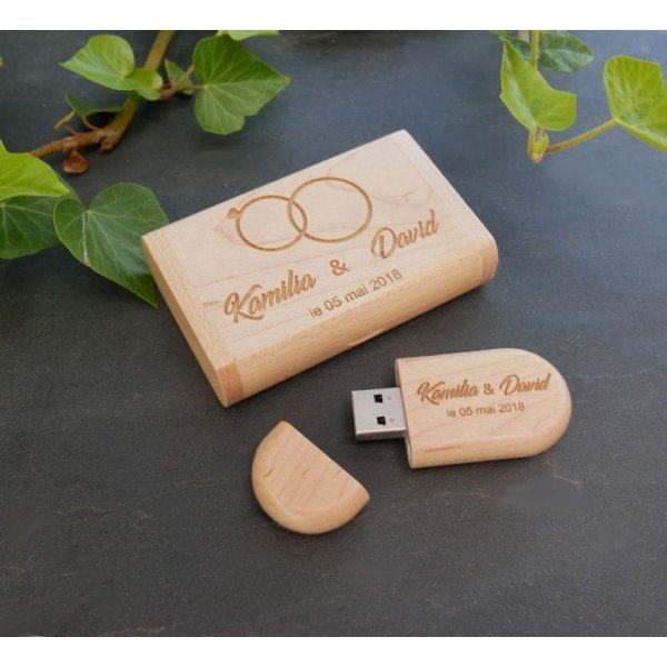 Chiavetta USB 2.0 da 32 GB in una custodia personalizzata in legno d'acero chiaro