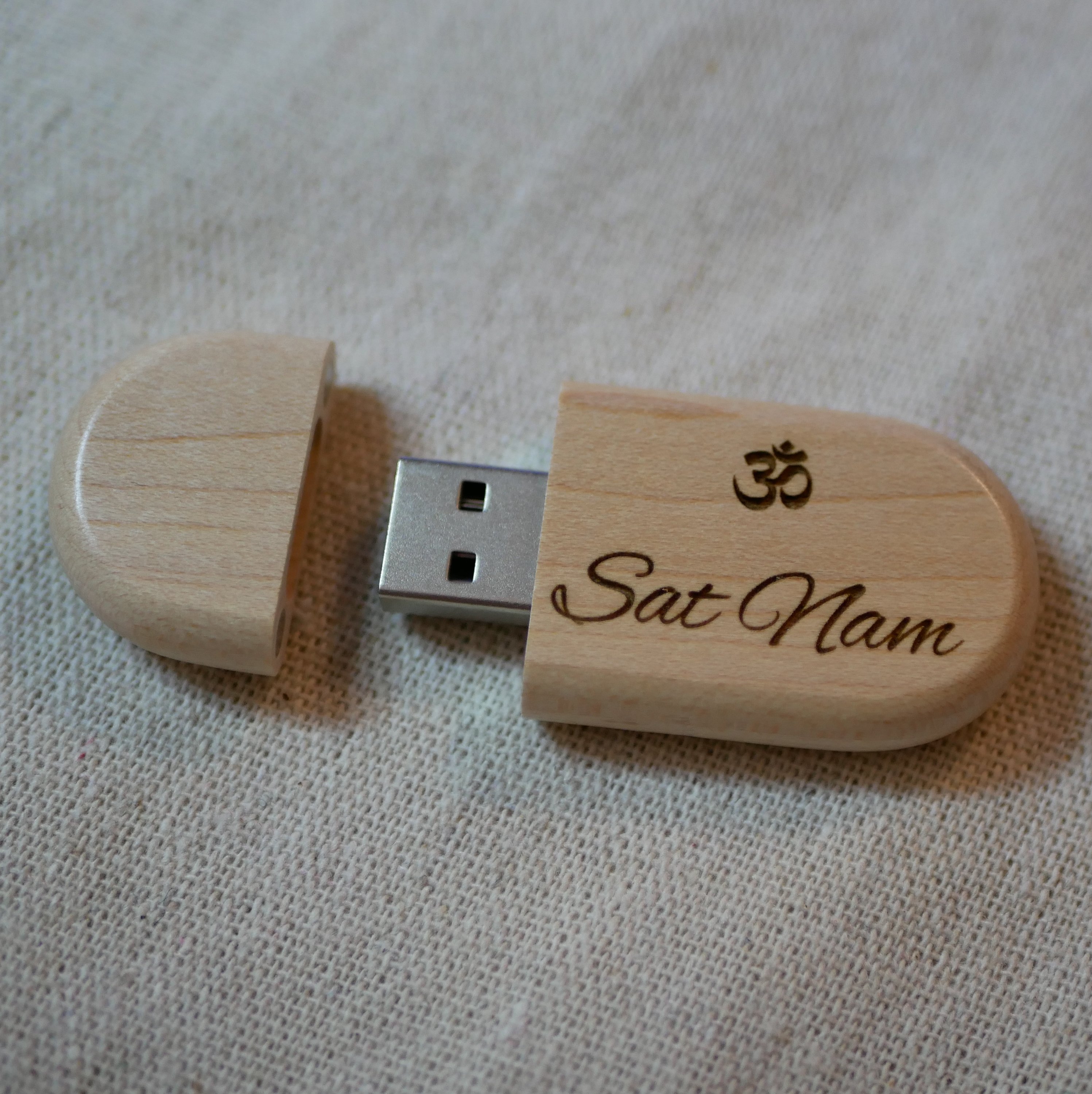 Chiavetta USB 3.0 da 32 GB in legno di acero chiaro