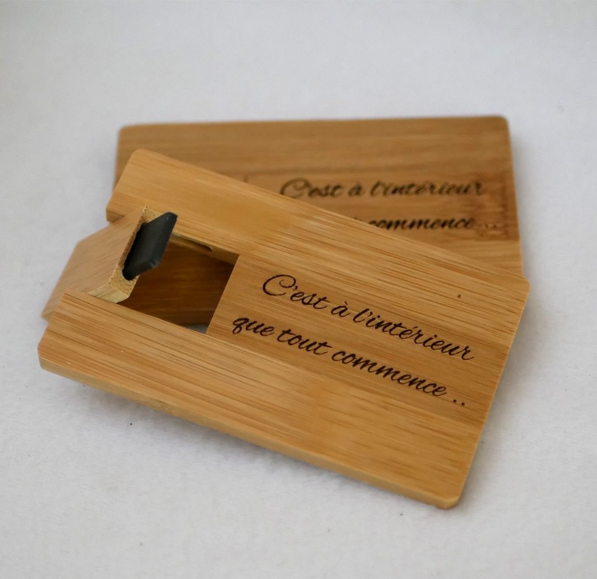 Chiave USB da 32 GB Scheda in legno di bambù carbonizzato da personalizzare con incisioni