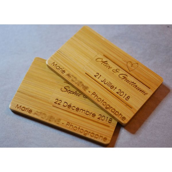 Chiave USB da 32 GB Scheda in legno di bamb&ugrave; carbonizzato da personalizzare con incisioni