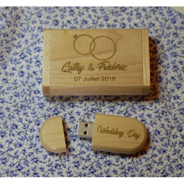 Chiavetta USB 2.0 in bamb&ugrave; da 32 GB con custodia personalizzata