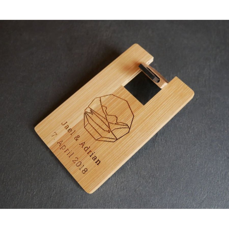 Chiave USB da 32 GB Scheda in legno di bambù carbonizzato da personalizzare con incisioni