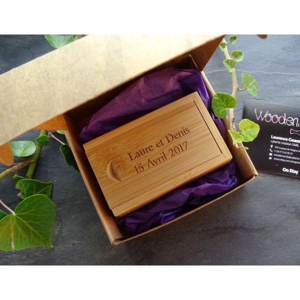 Chiave USB 3.0 da 32 GB in una scatola di bamb&ugrave; da personalizzare con un'incisione 