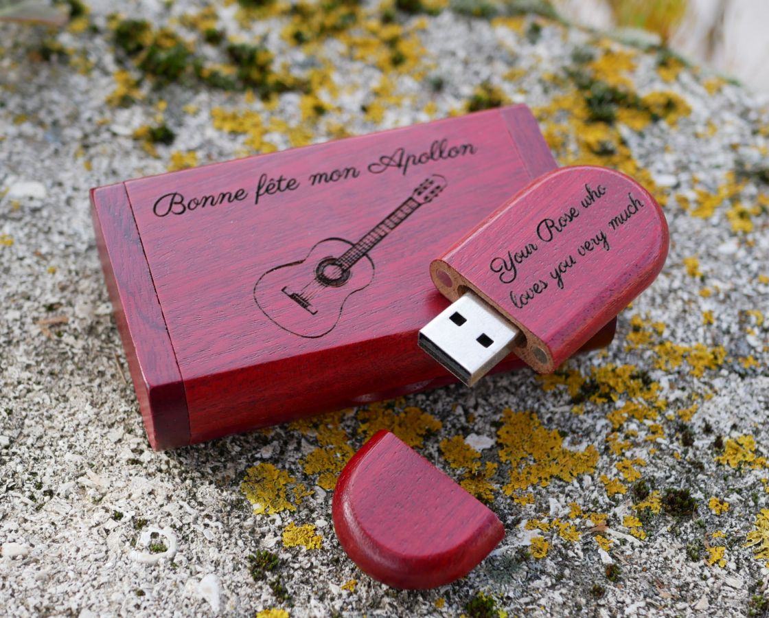 Chiavetta USB 32 GB 3.0 in legno rosso con scatola per incisioni