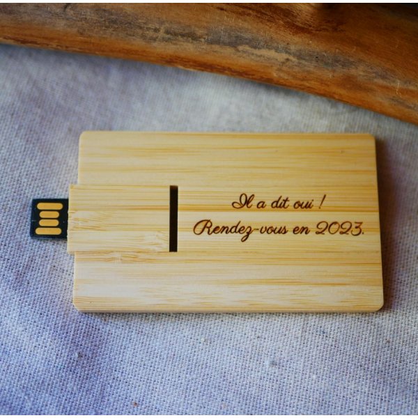 Chiave USB da 32 GB Scheda in legno di bamb&ugrave; da personalizzare con incisioni
