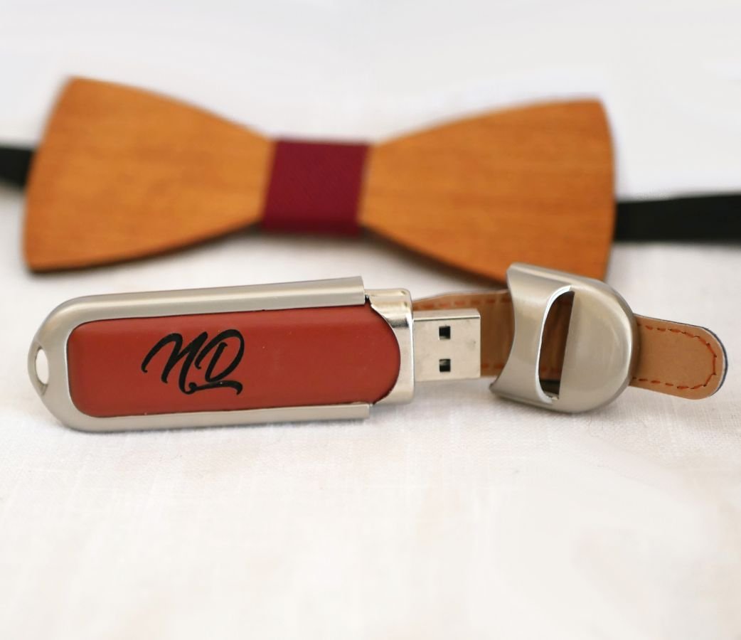 Chiave USB da 32 Gb con custodia in pelle marrone da personalizzare