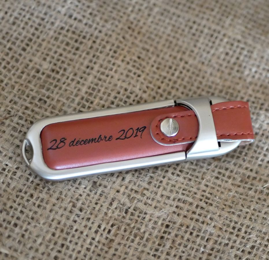 Chiave USB da 32 Gb con custodia in pelle marrone da personalizzare