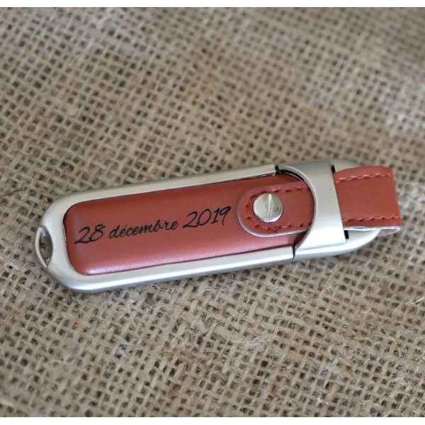 Chiave USB da 32 Gb con custodia in pelle marrone da personalizzare