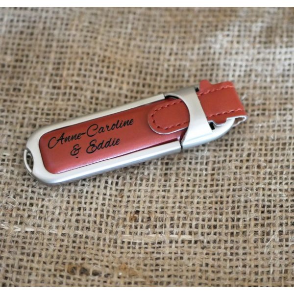 Chiave USB da 32 Gb con custodia in pelle marrone da personalizzare