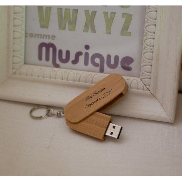 Portachiavi USB da 32 GB in bamb&ugrave; da incidere e personalizzare