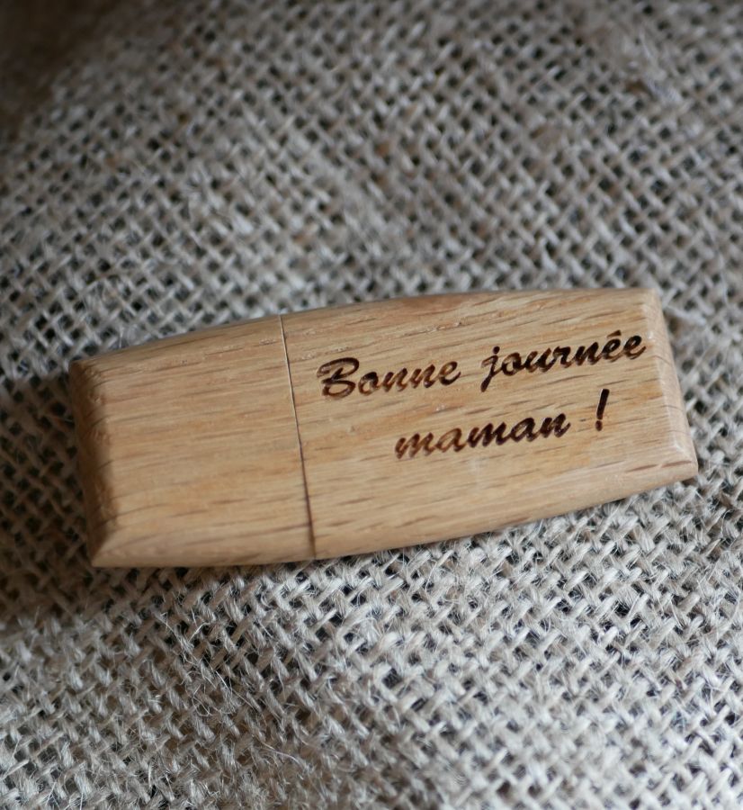 Chiave USB in legno da personalizzare con un'incisione