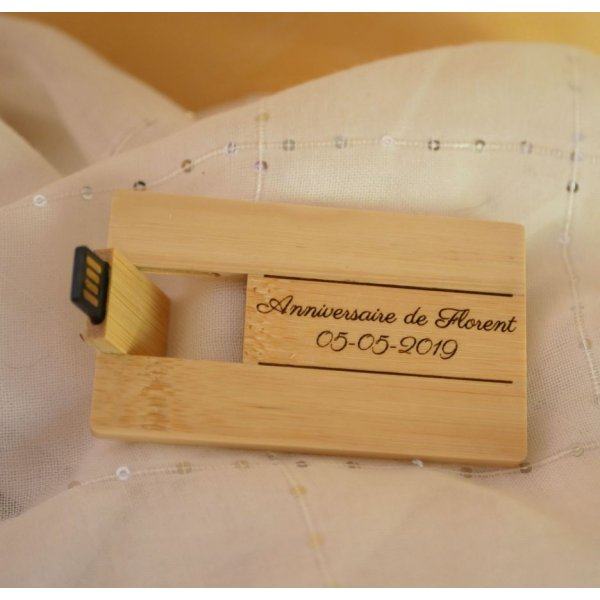 Chiave USB da 32 GB Scheda in legno di bamb&ugrave; da personalizzare con incisioni