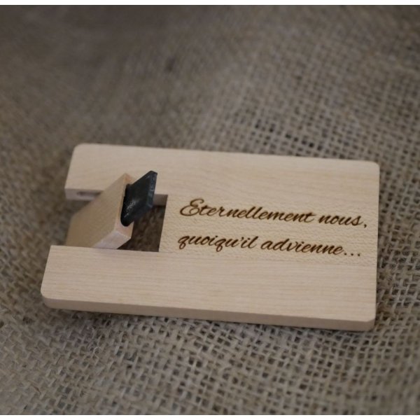 Chiave USB incisa in legno d'acero da personalizzare
