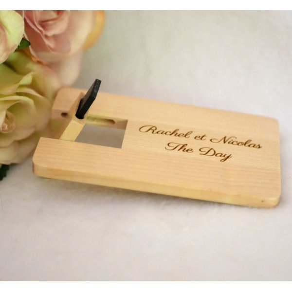 Chiave USB incisa in legno d'acero da personalizzare