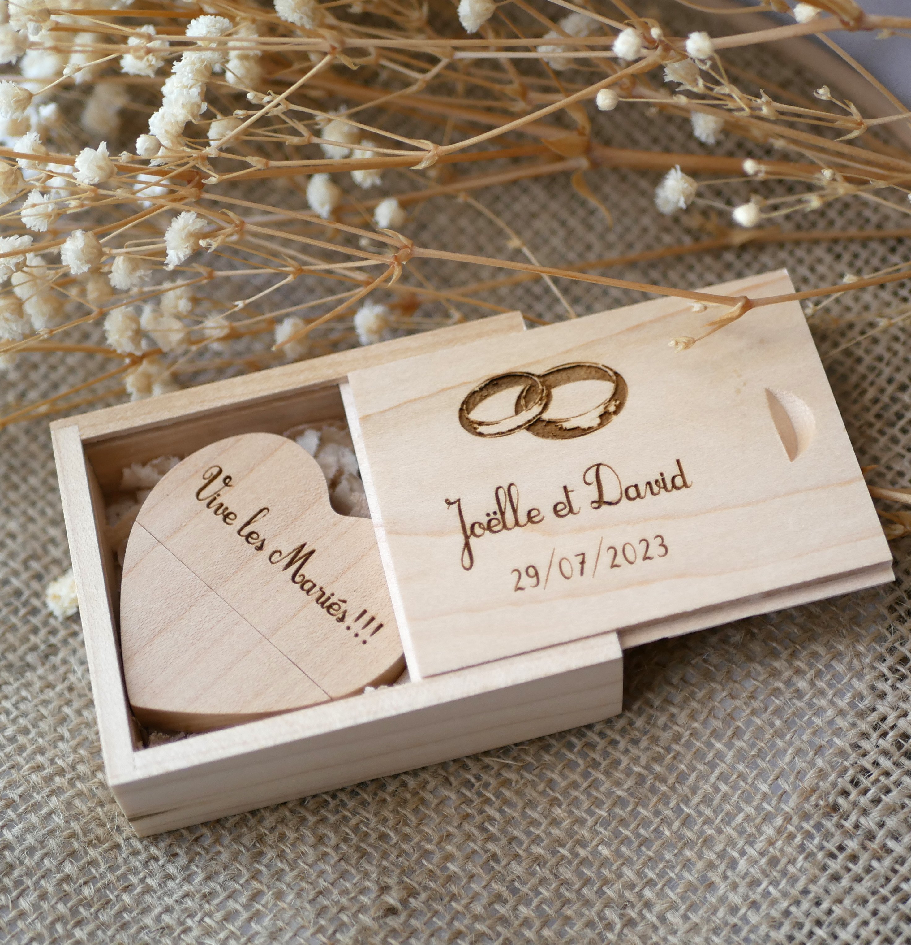 Cl&eacute; Usb Coeur 128 Go 3.0 dans coffret personnalis&eacute; bois clair