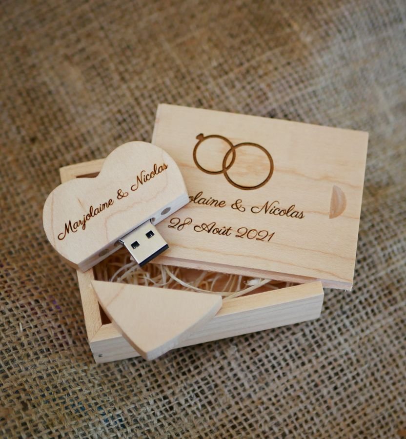 Chiavetta USB Heart da 32 GB in una confezione in legno chiaro