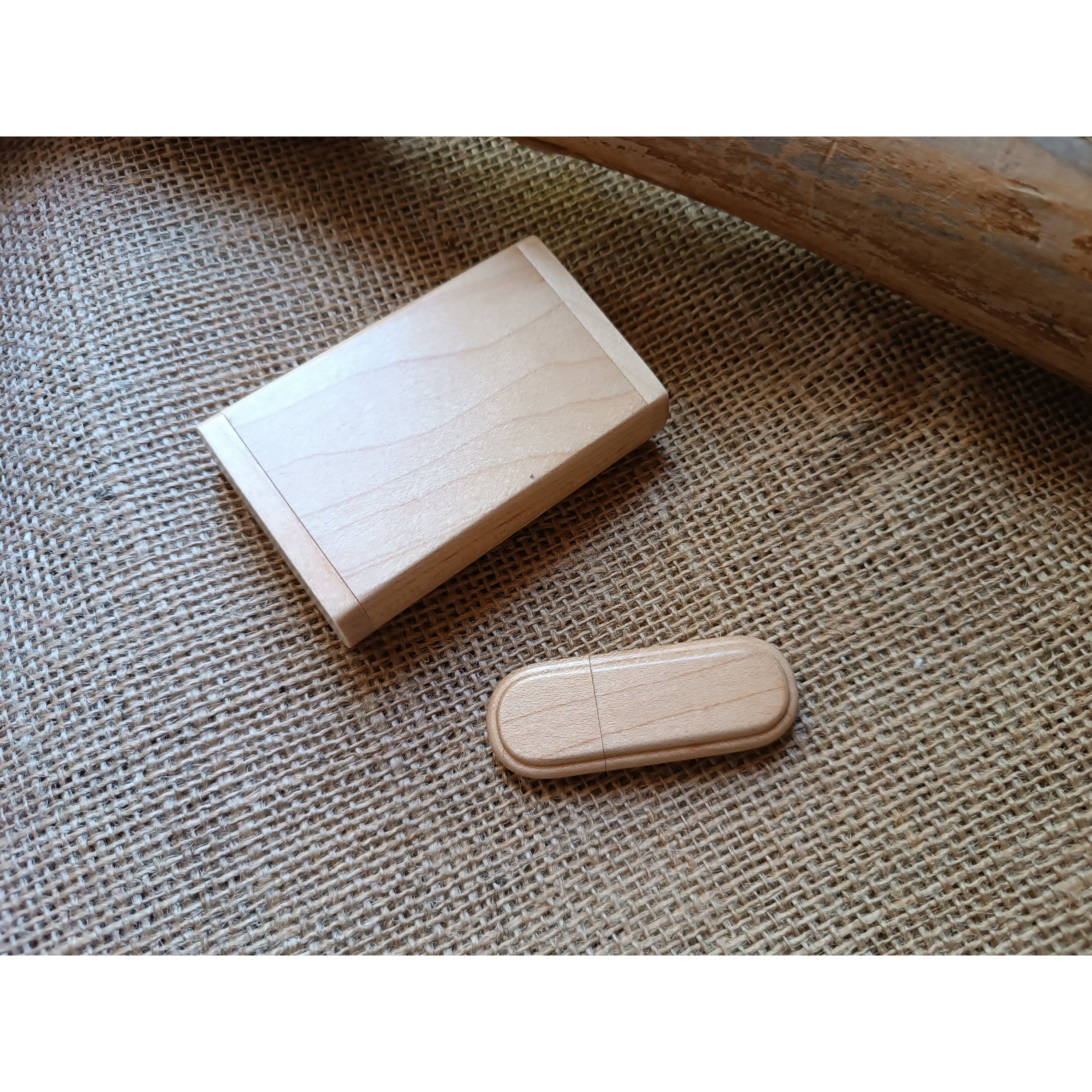 Chiavetta USB incisa da 32 GB 2.0 con custodia in legno d'acero