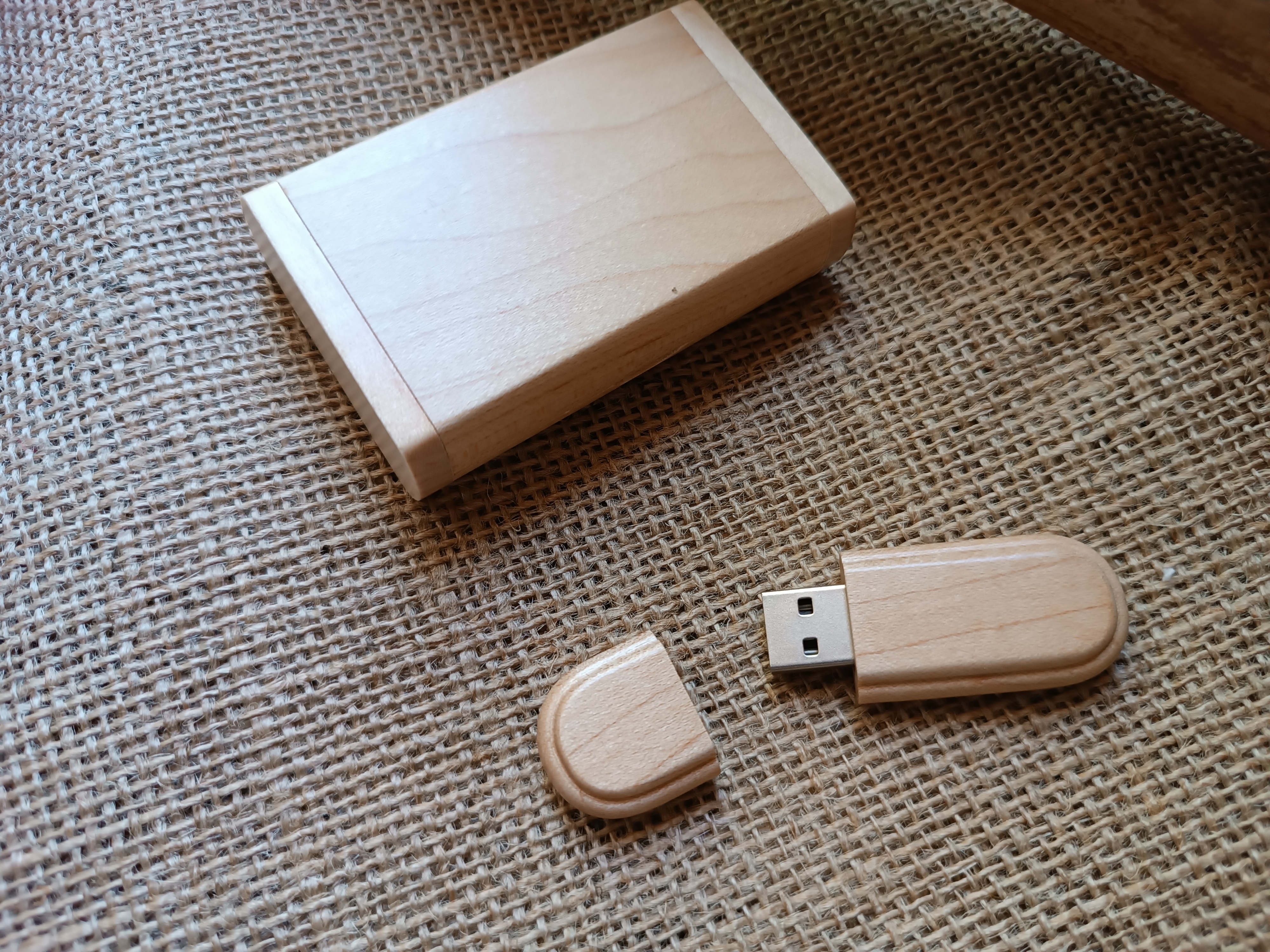 Chiavetta USB incisa da 32 GB 2.0 con custodia in legno d'acero