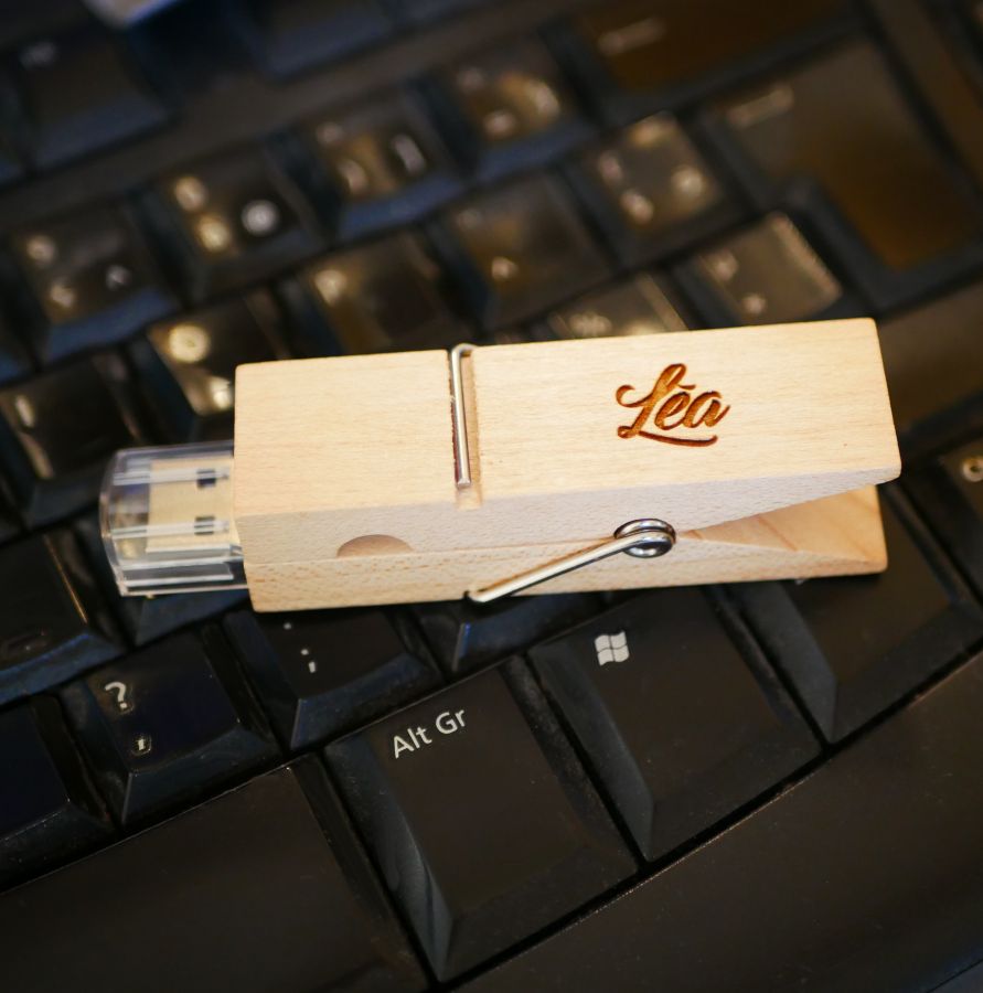 Chiave USB in legno incisa da personalizzare