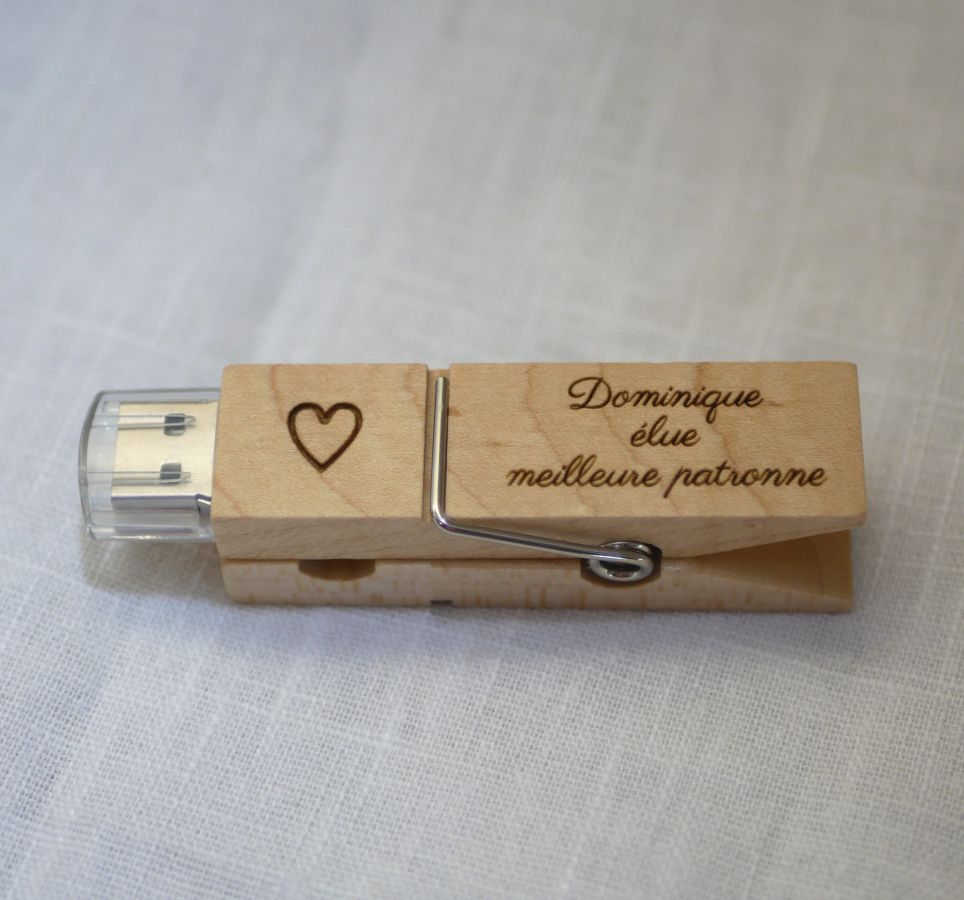 Chiave USB in legno incisa da personalizzare