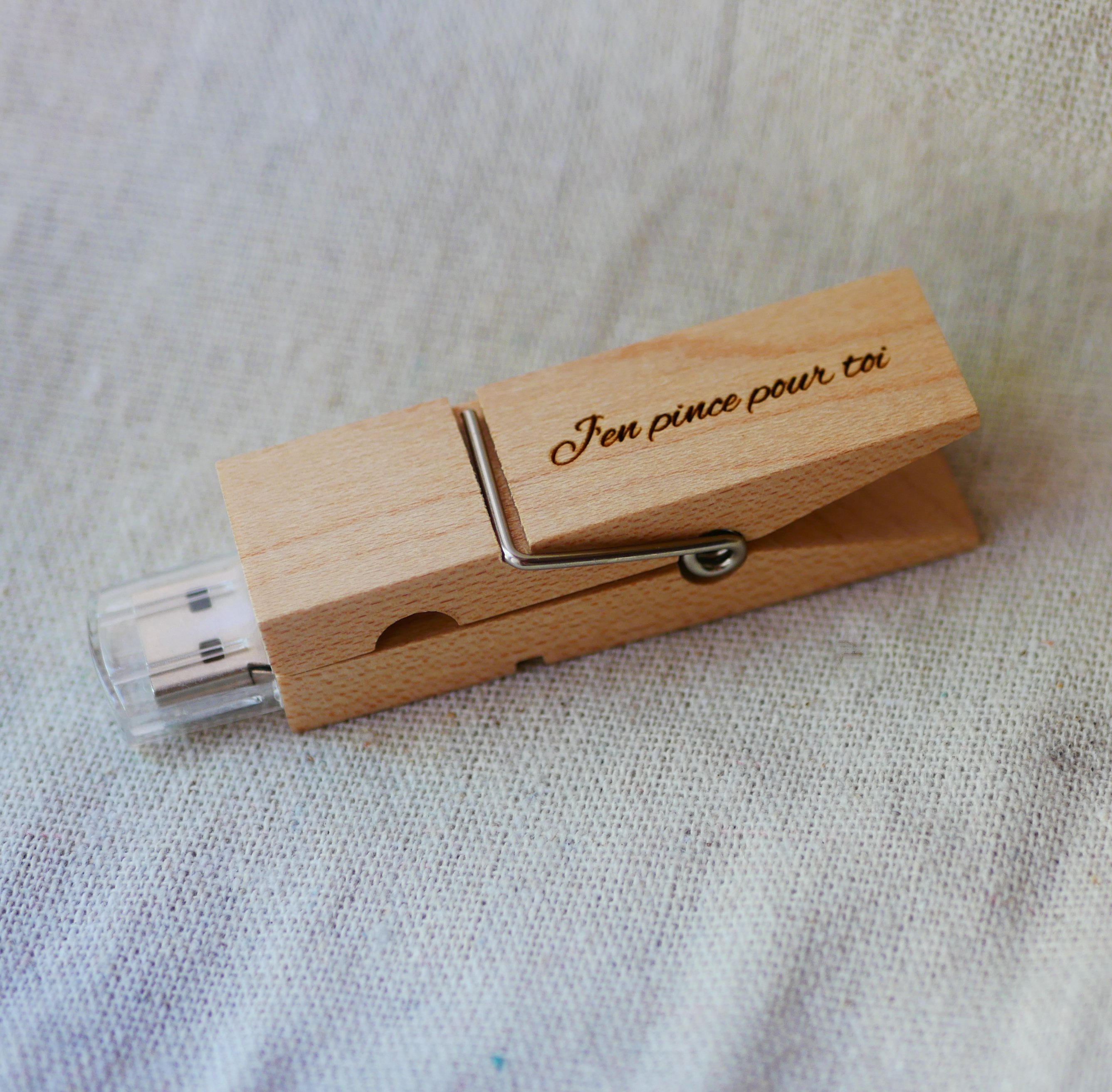 Chiave USB in legno incisa da personalizzare