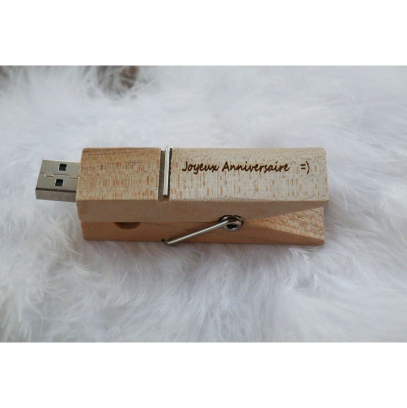 Chiave USB in legno incisa da personalizzare