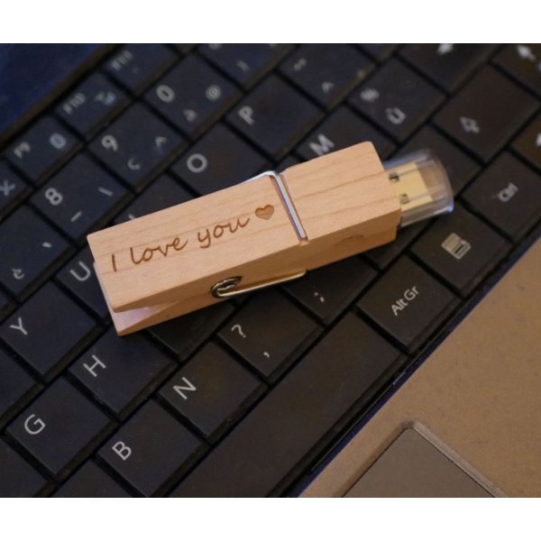 Chiave USB in legno incisa da personalizzare