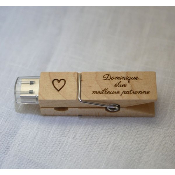 Chiave USB in legno incisa da personalizzare