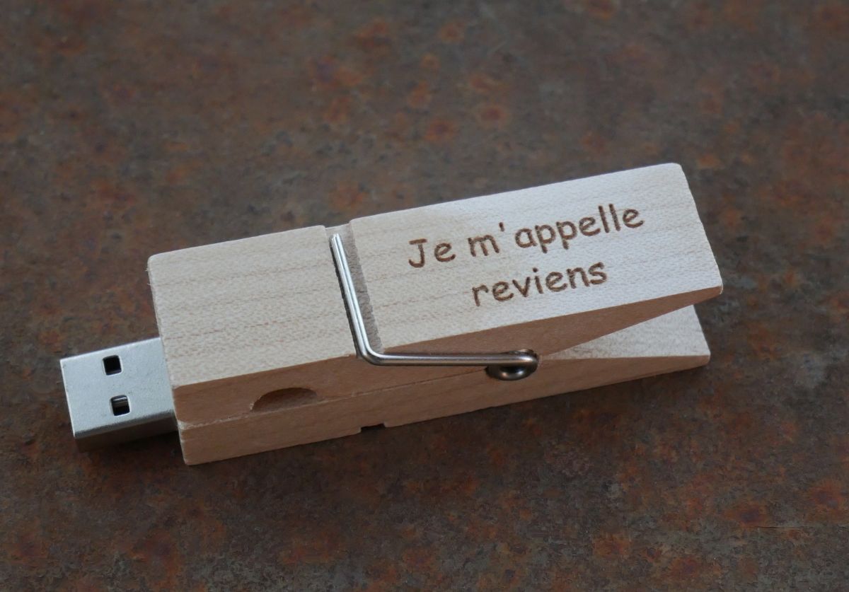 Chiave USB in legno incisa da personalizzare
