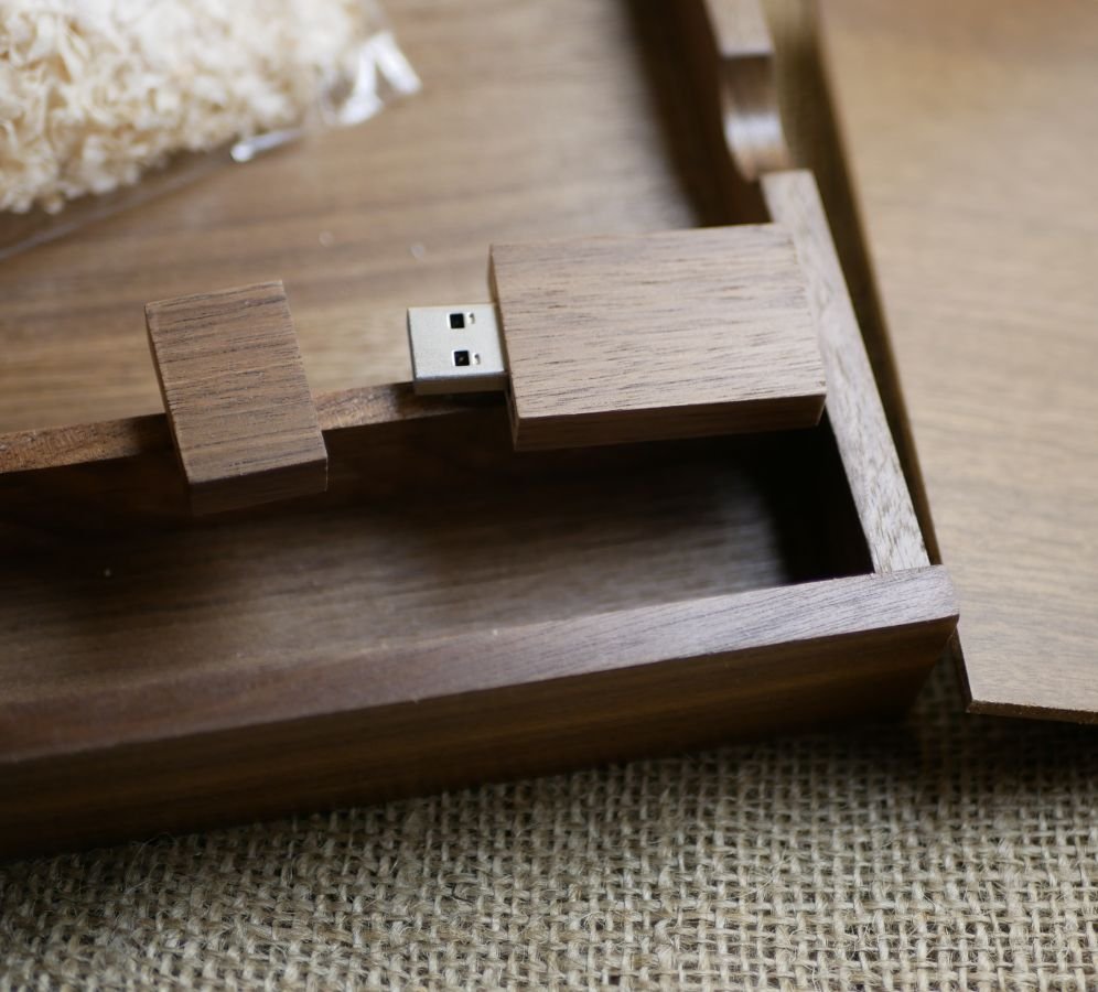 Chiavetta USB 3.0 in legno di noce e custodia per foto, 32 GB, personalizzabile