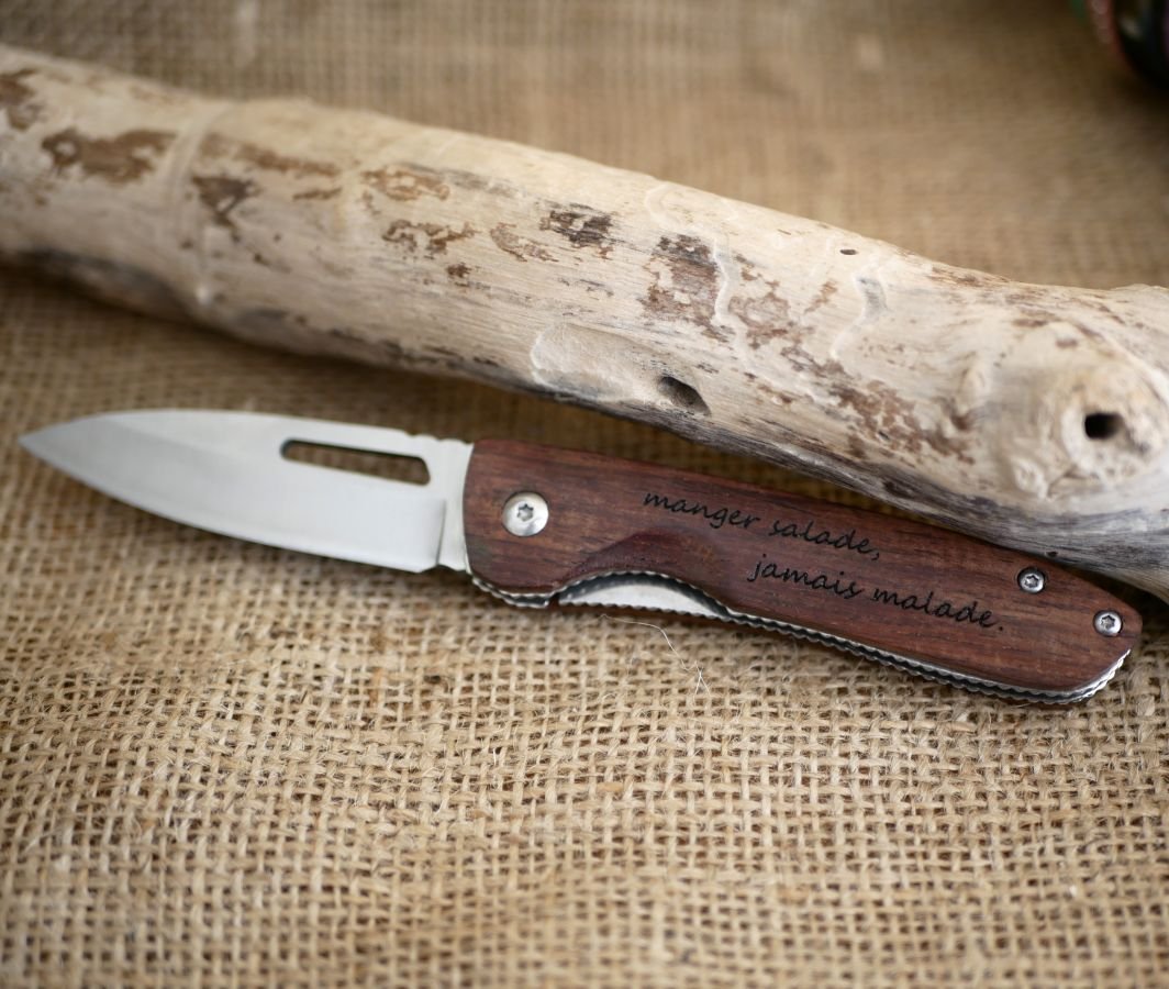 Coltello con manico in legno inciso da personalizzare