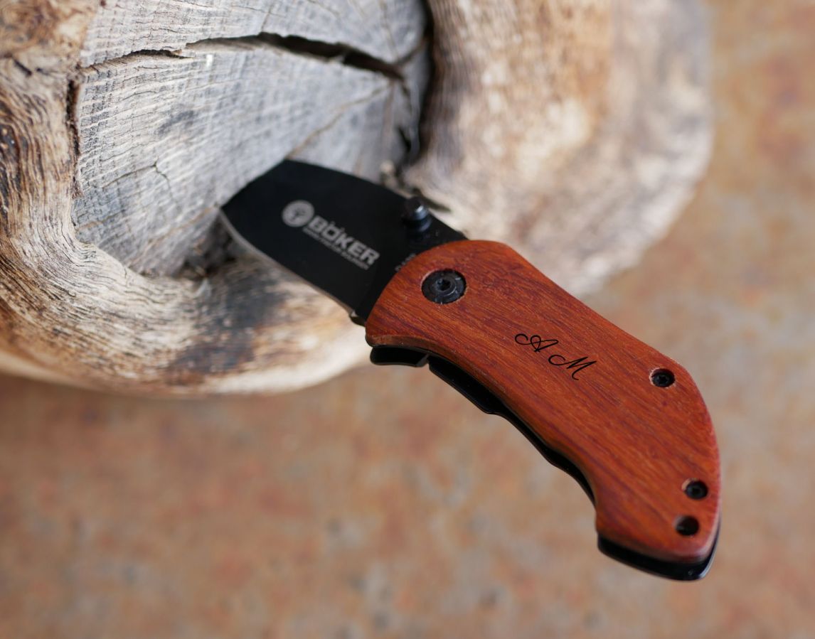 Coltello piccolo con manico in legno da incidere